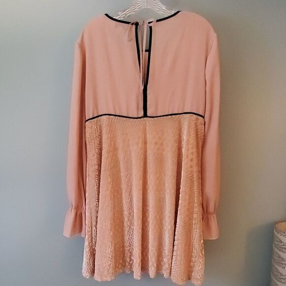 Penelope Rose Dress    - Picture 3 of 7